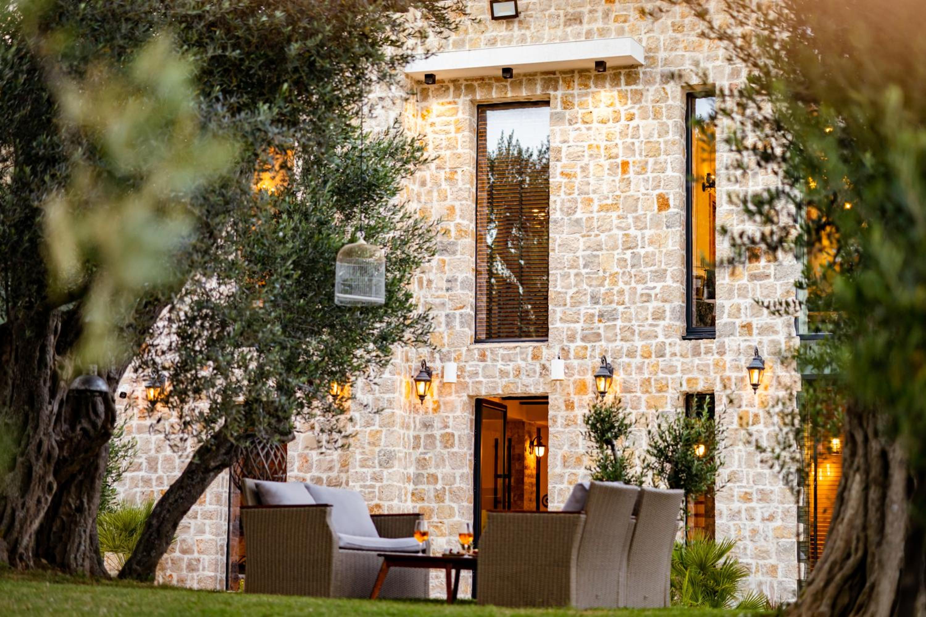 COUNTRYSIDE VILLA