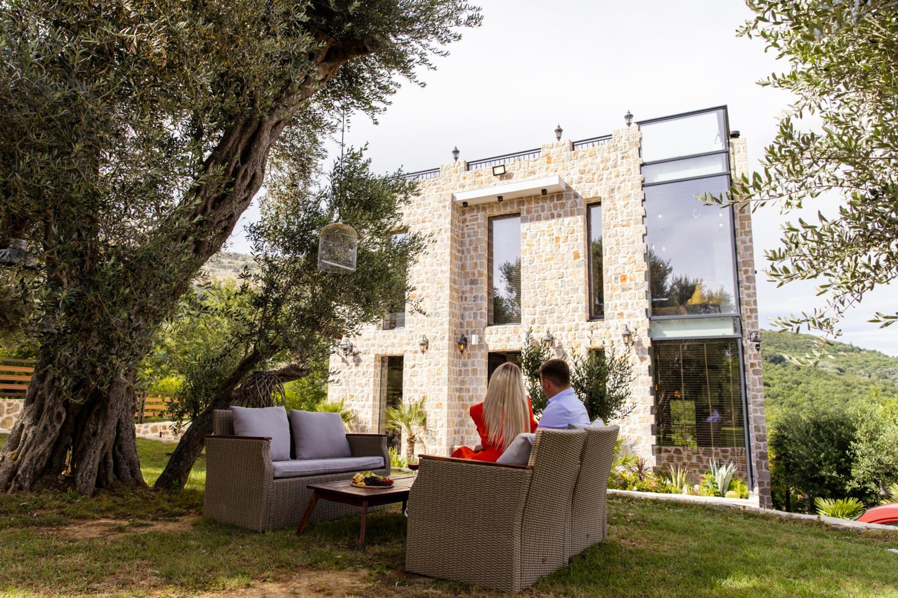 COUNTRYSIDE VILLA