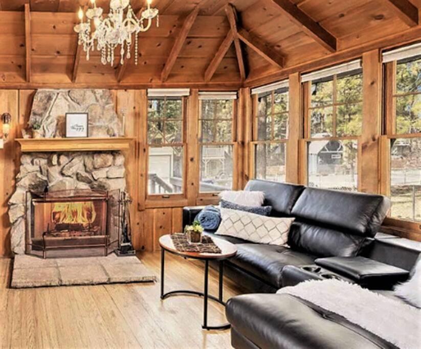 Cozy Bear Cabin with Spa view 5