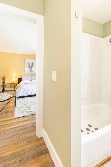 Charming townhome w/ private backyard  fire pit - Property Image 8