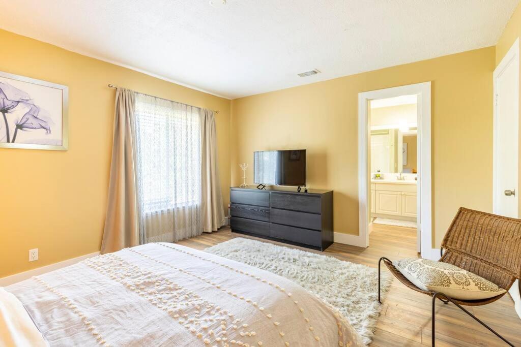 Charming townhome w/ private backyard  fire pit - Property Image 6