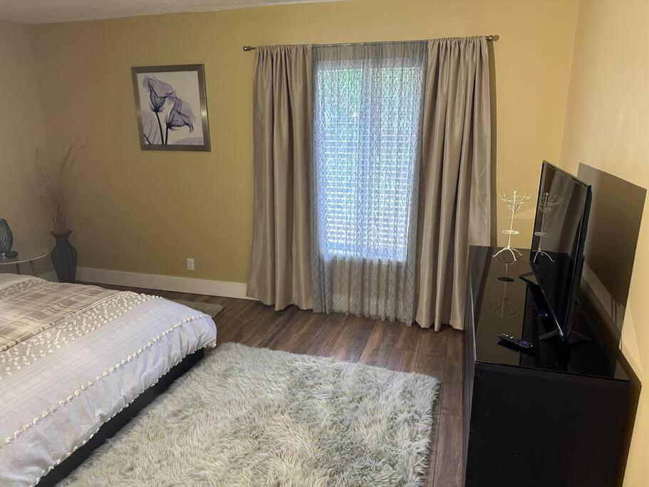 Charming townhome w/ private backyard  fire pit - Property Image 30