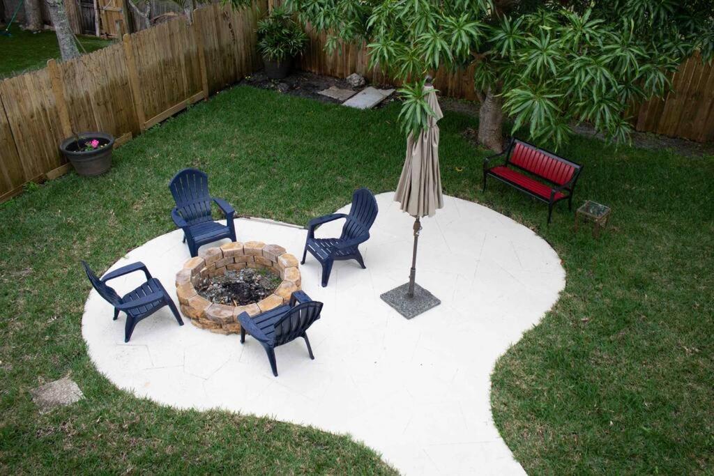 West Palm Beach Vacations - Charming townhome w/ private backyard  fire pit - Property Image 4