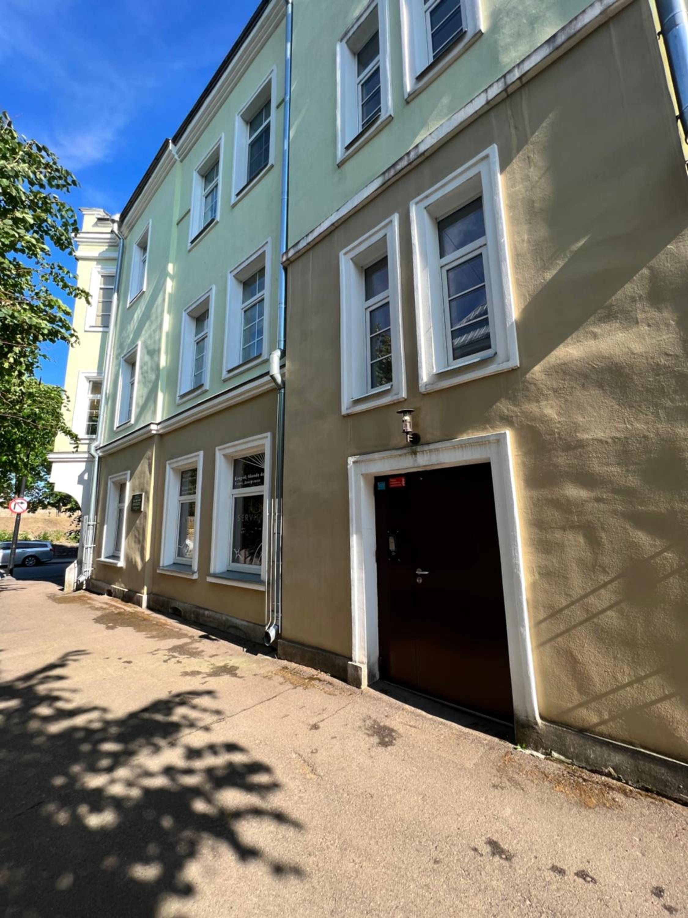 Avers House