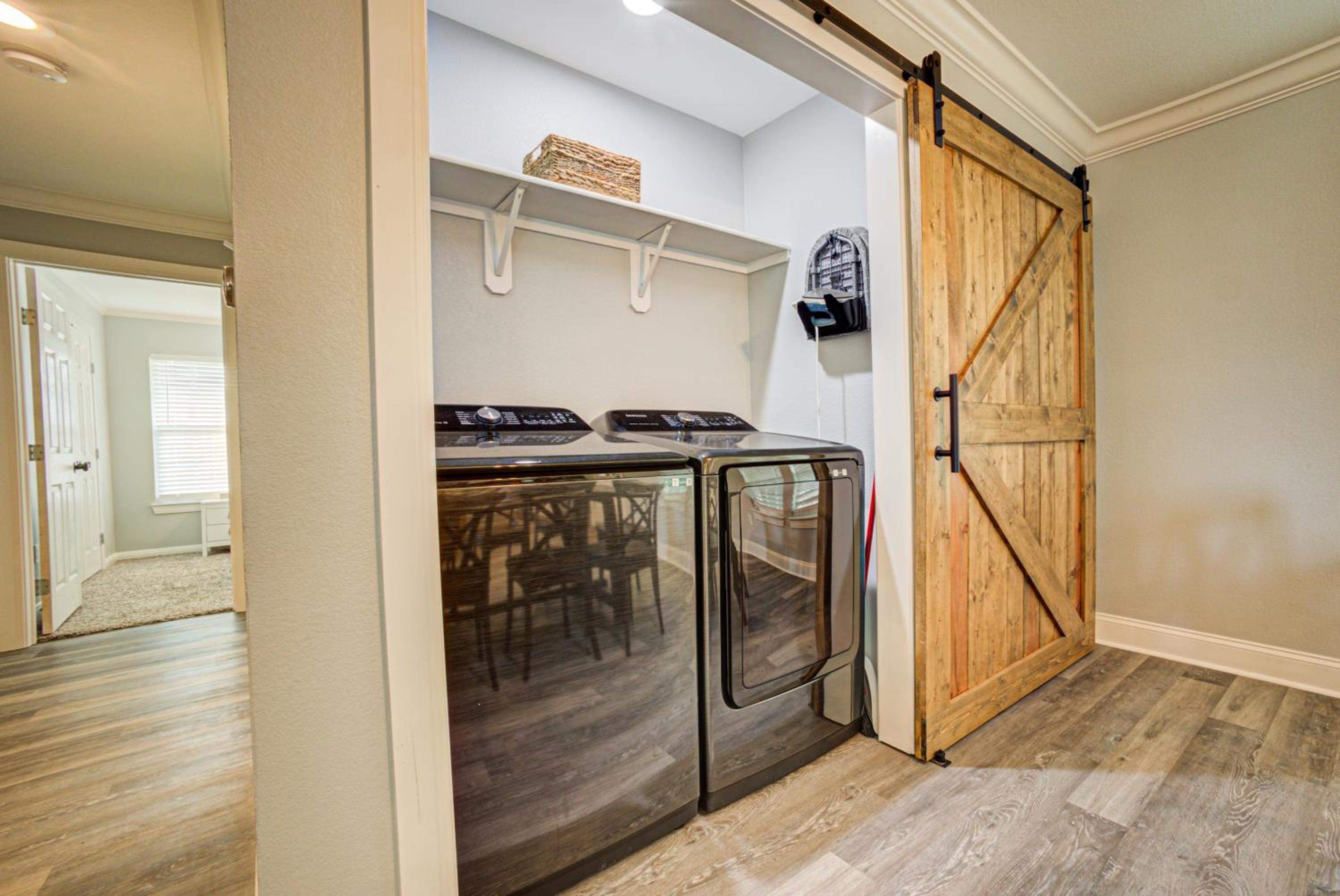 Casablanca Waco 5 mins from Baylor and Magnolia with Hot Tub,Firepit, Pet Friendly