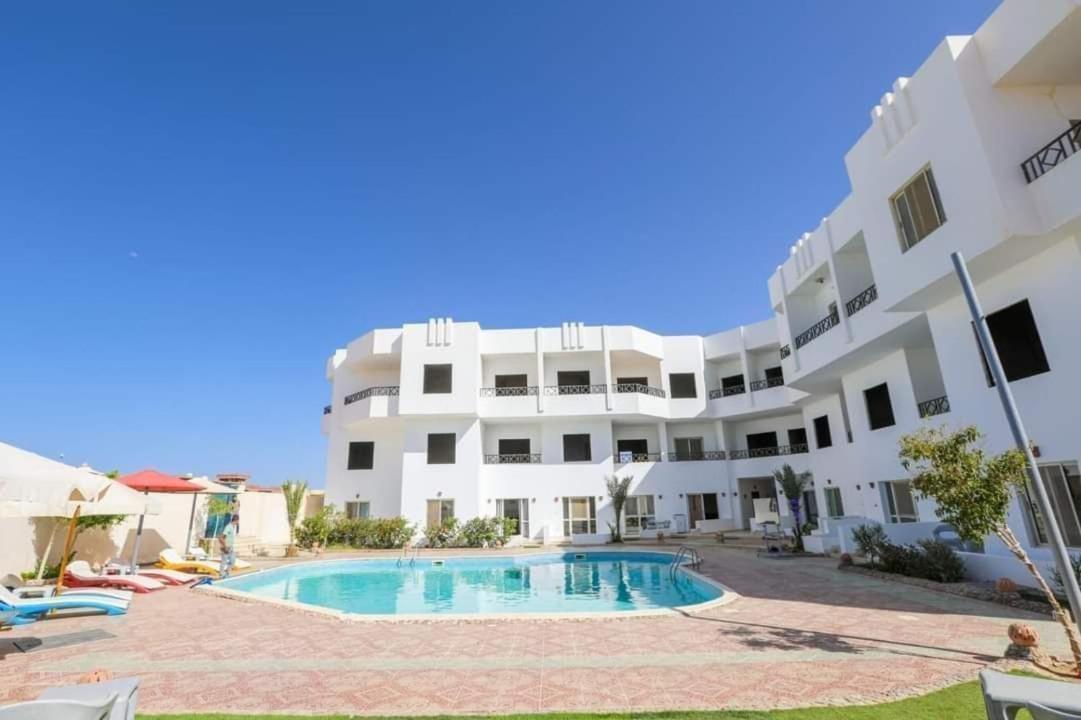 La bonita compound
