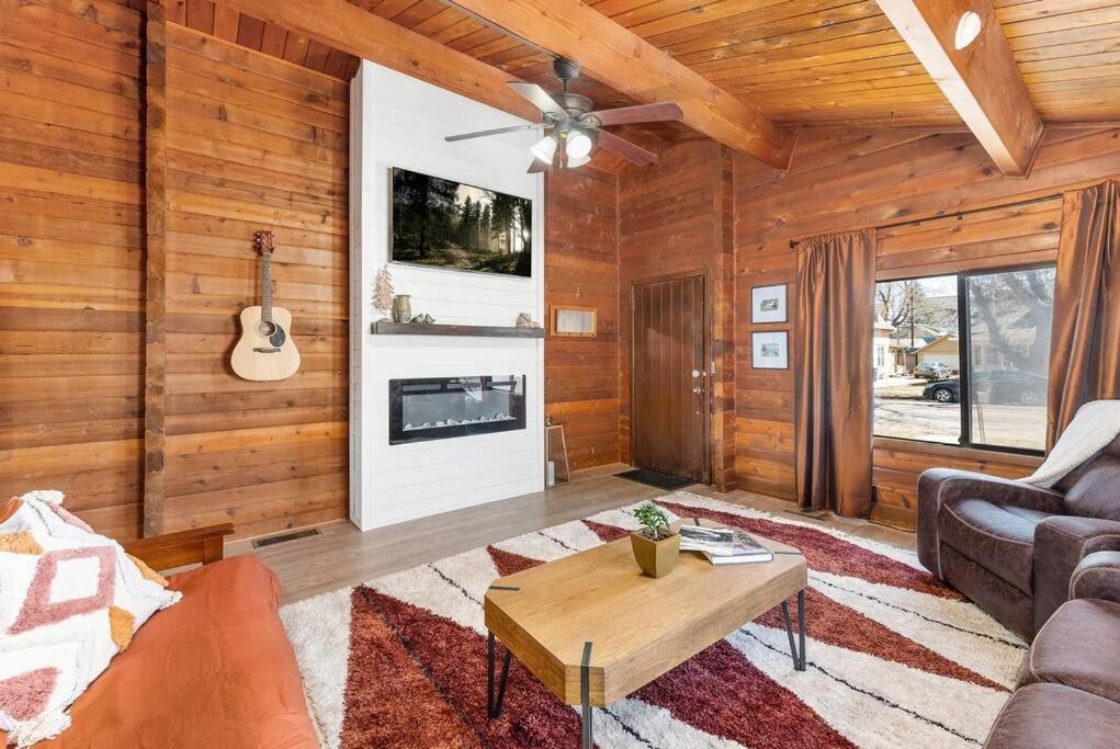 Cozy Copper Cabin Lodge view 5