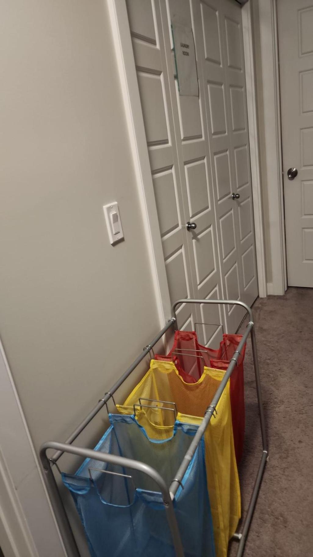 Masters Bdrm close to Calgary airport
