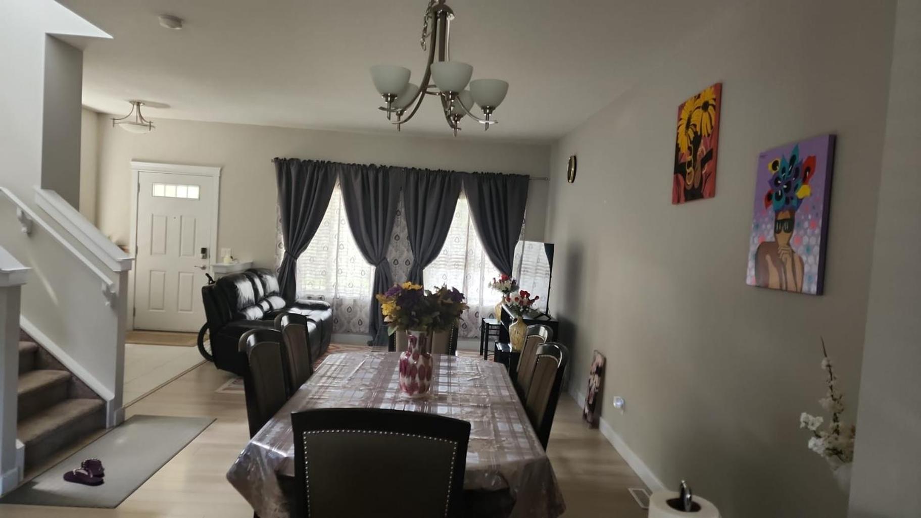 Masters Bdrm close to Calgary airport
