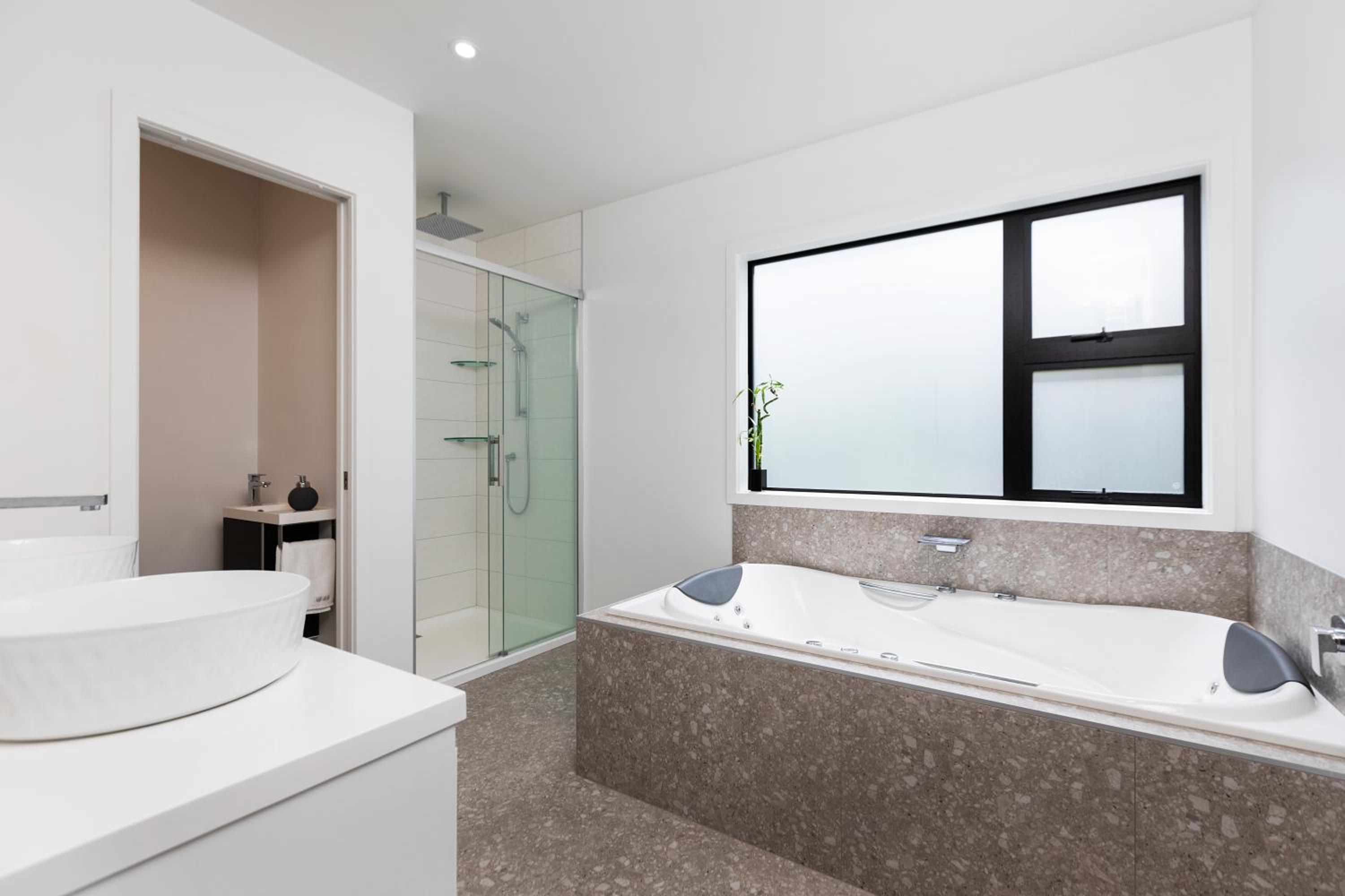 Oakura Beach Front Apartments