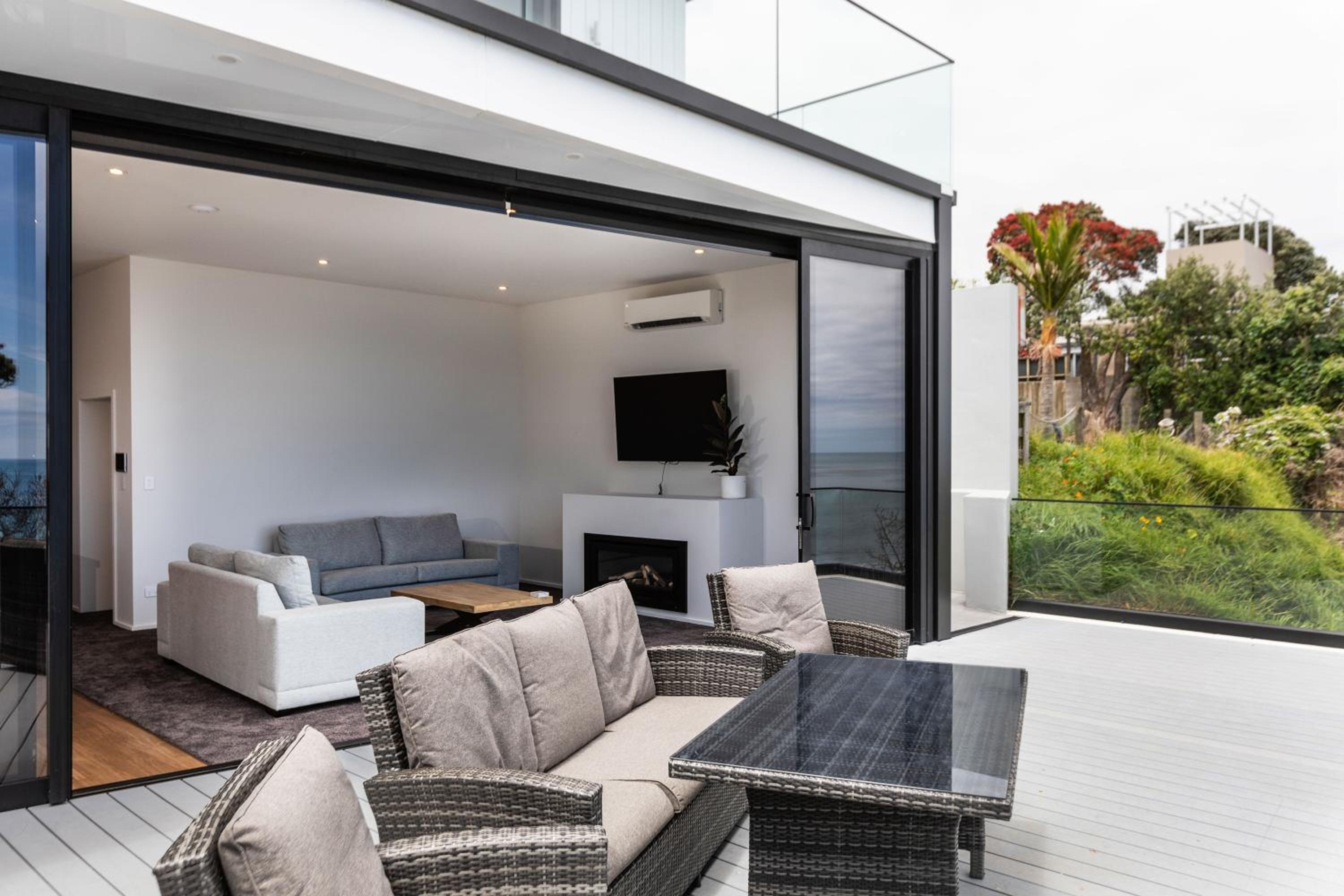 Oakura Beach Front Apartments