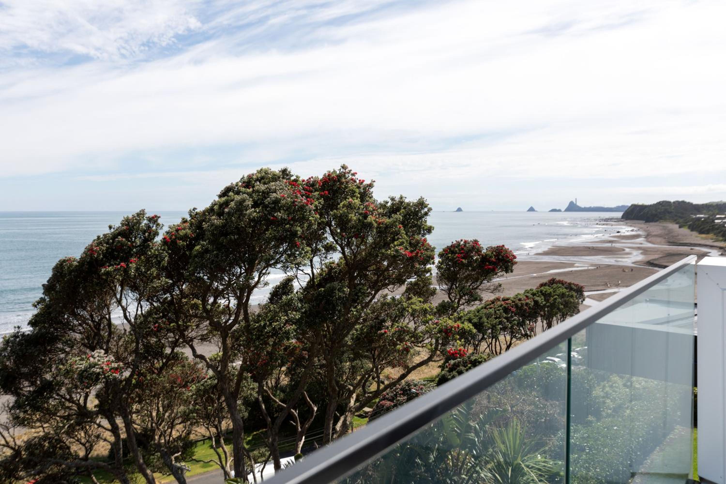 Oakura Beach Front Apartments