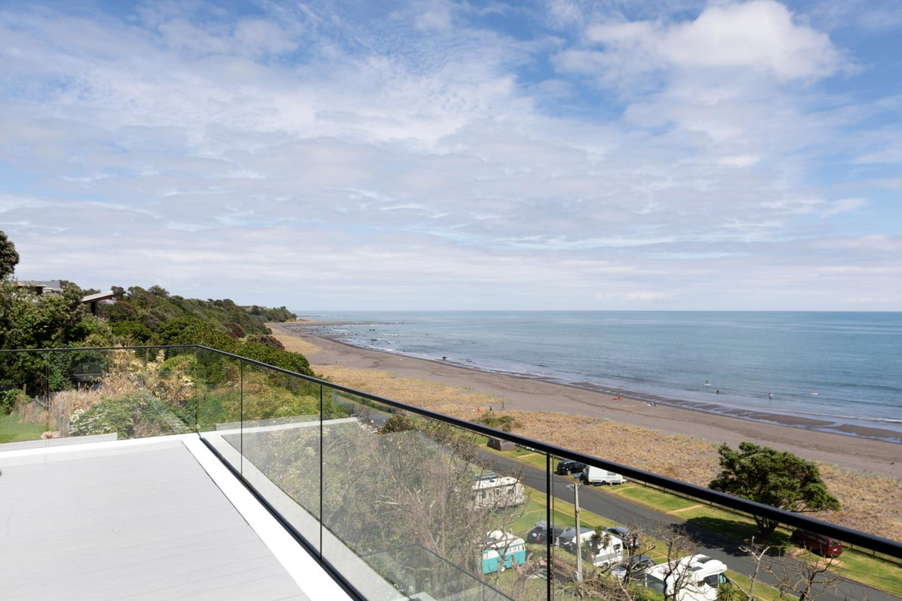 Oakura Beach Front Apartments