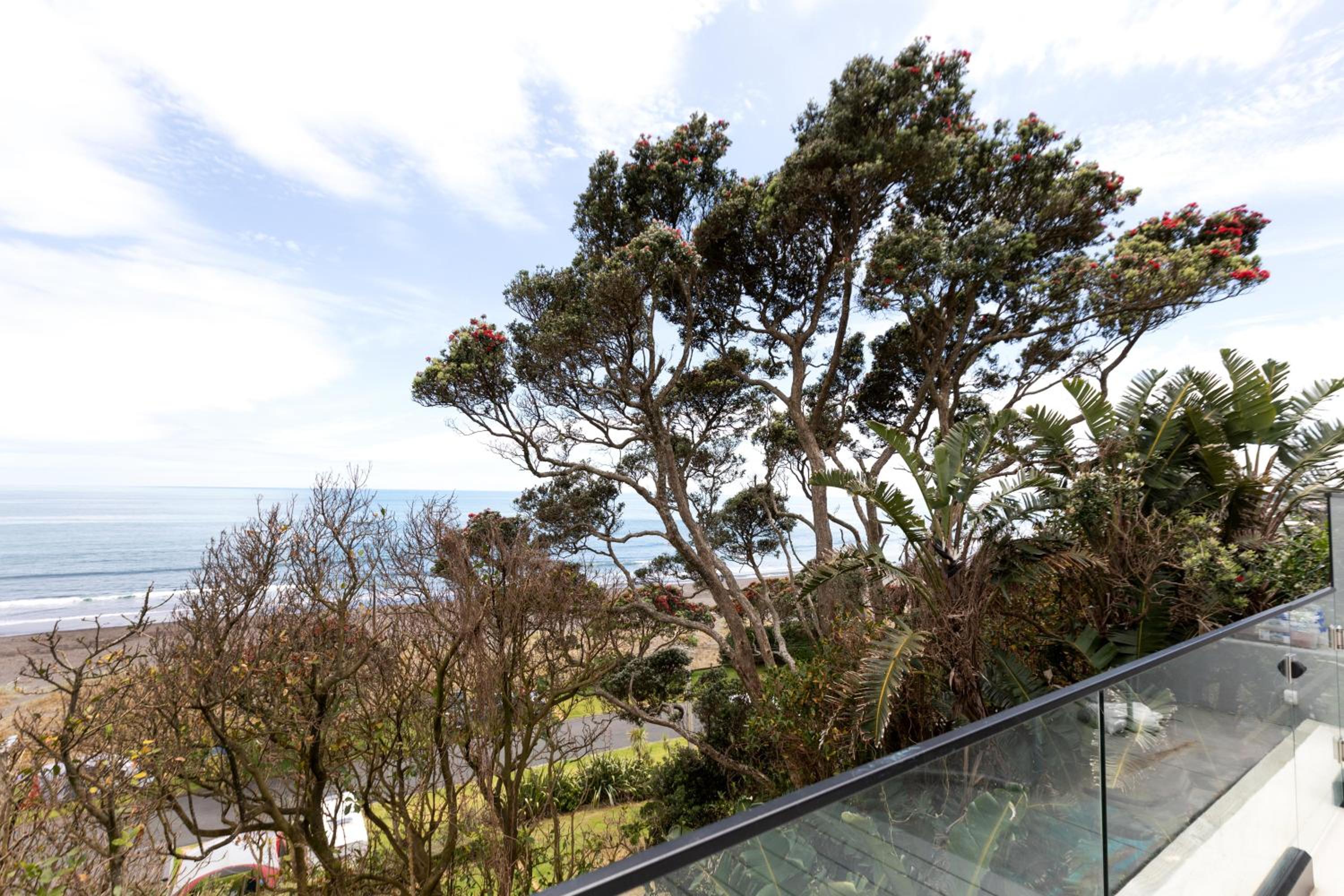 Oakura Beach Front Apartments