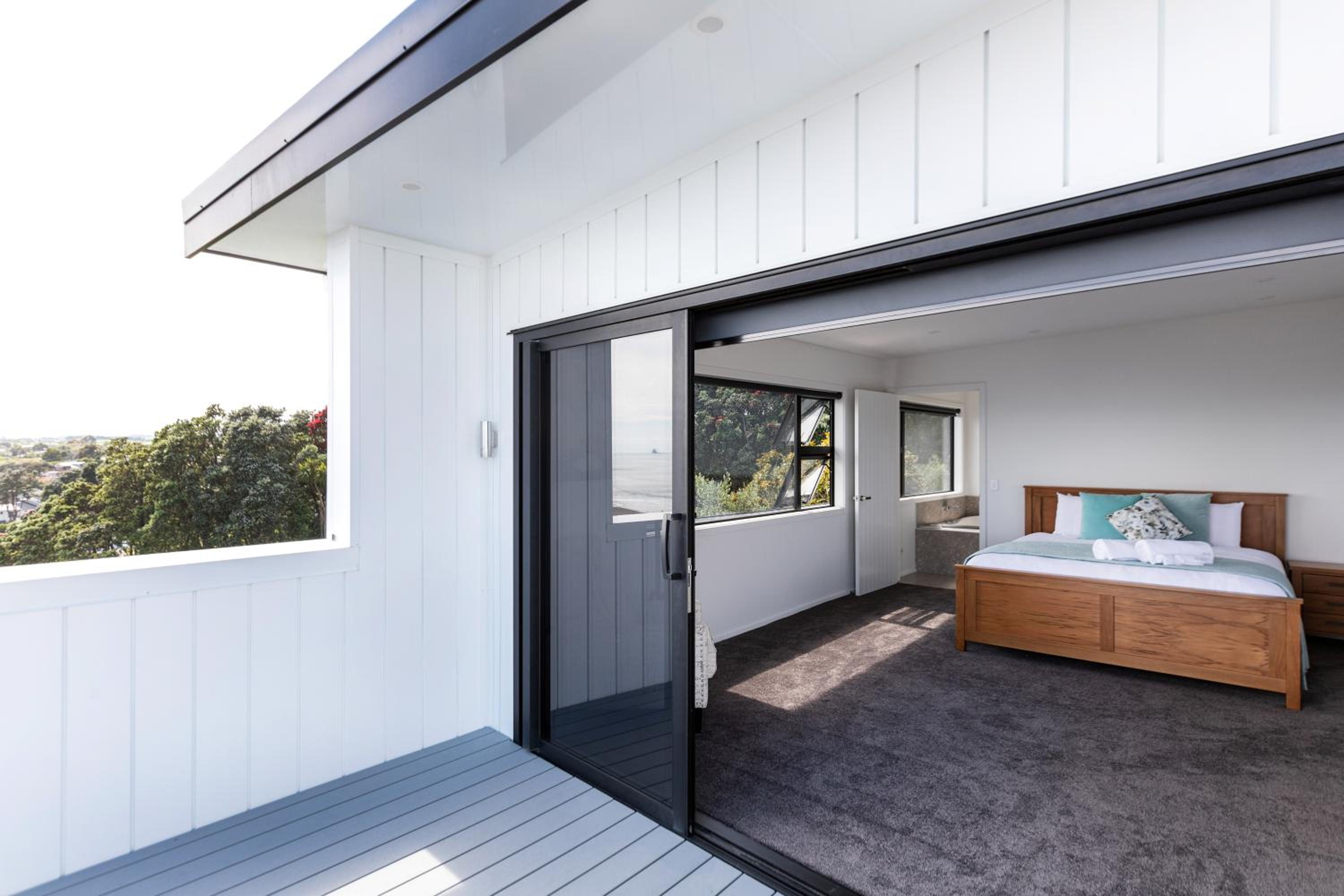 Oakura Beach Front Apartments