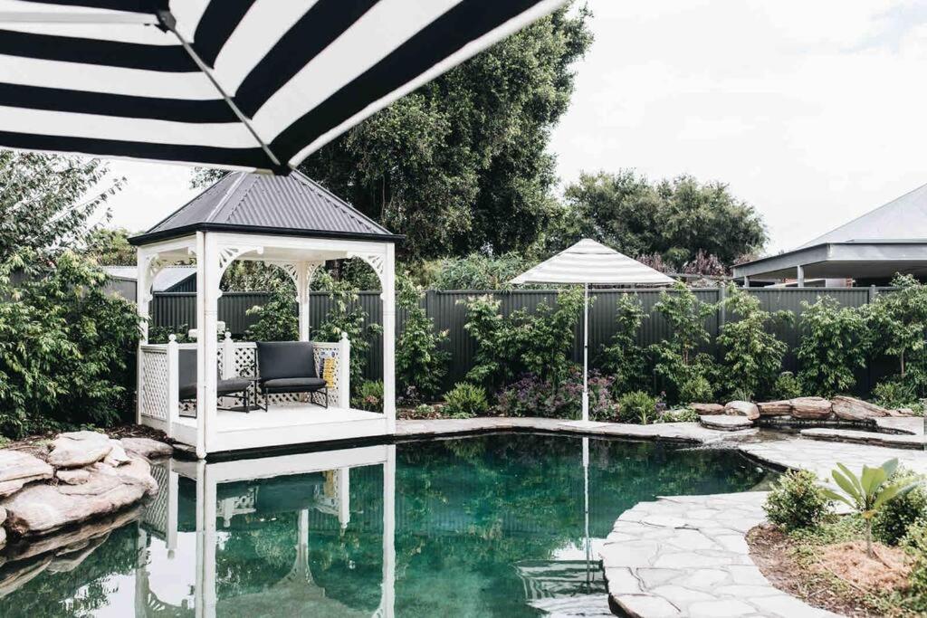 Villa Rose - Stylish Classic Home Close to City Center