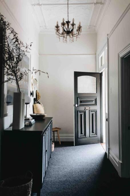Villa Rose - Stylish Classic Home Close to City Center