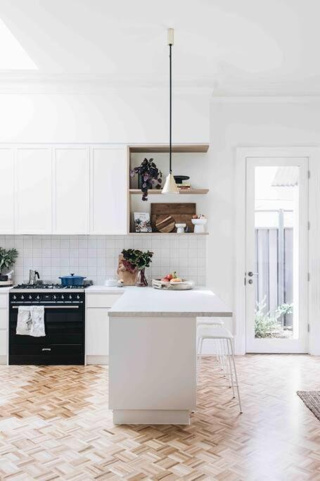 Villa Rose - Stylish Classic Home Close to City Center