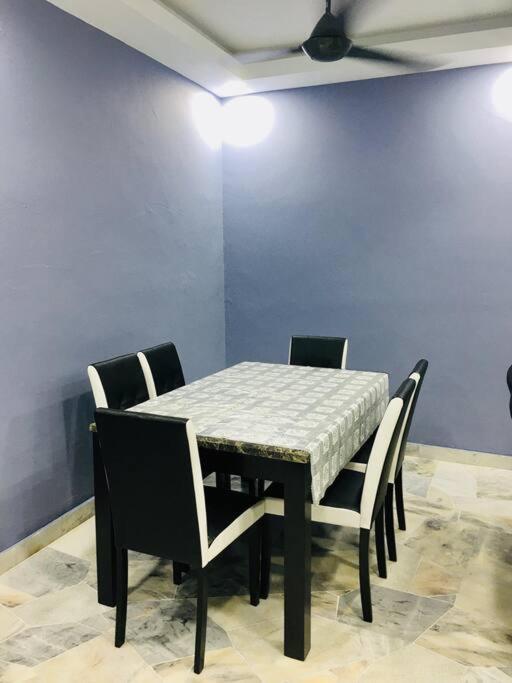 4BR Landed House Bandar Baru Bangi - All bedrooms AC, Wi-Fi photo 3