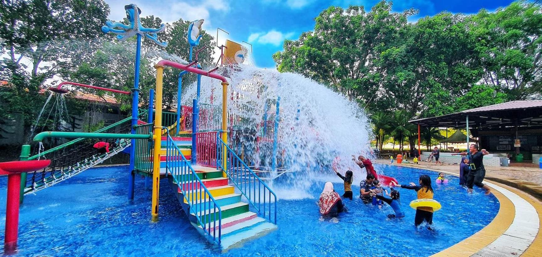 Palace Melaka Top 1 Waterpark Tickets with Unlimited Access by YGM photo 1