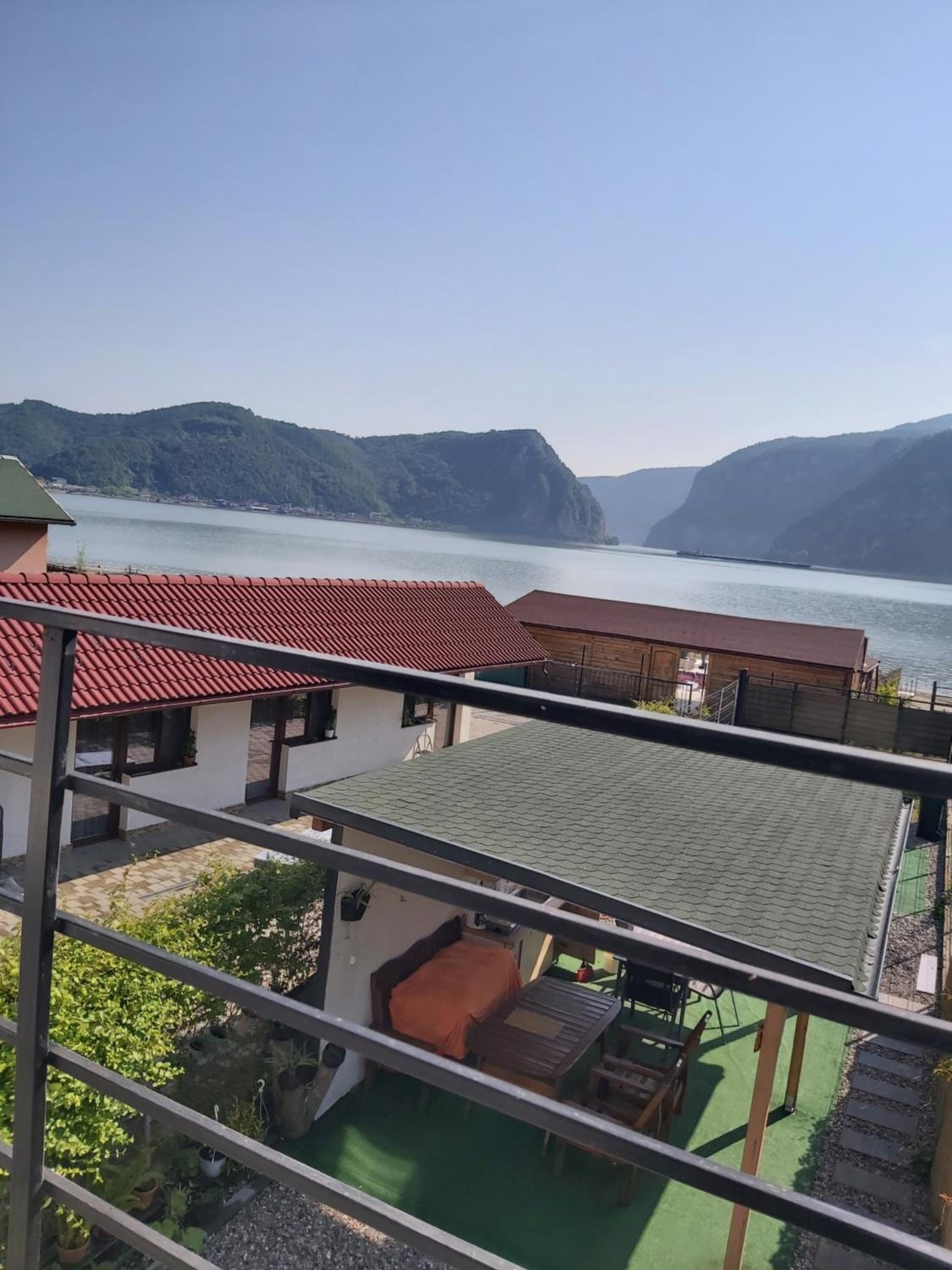 Casa Dobro Dubova en Dubova — balance & terrace
