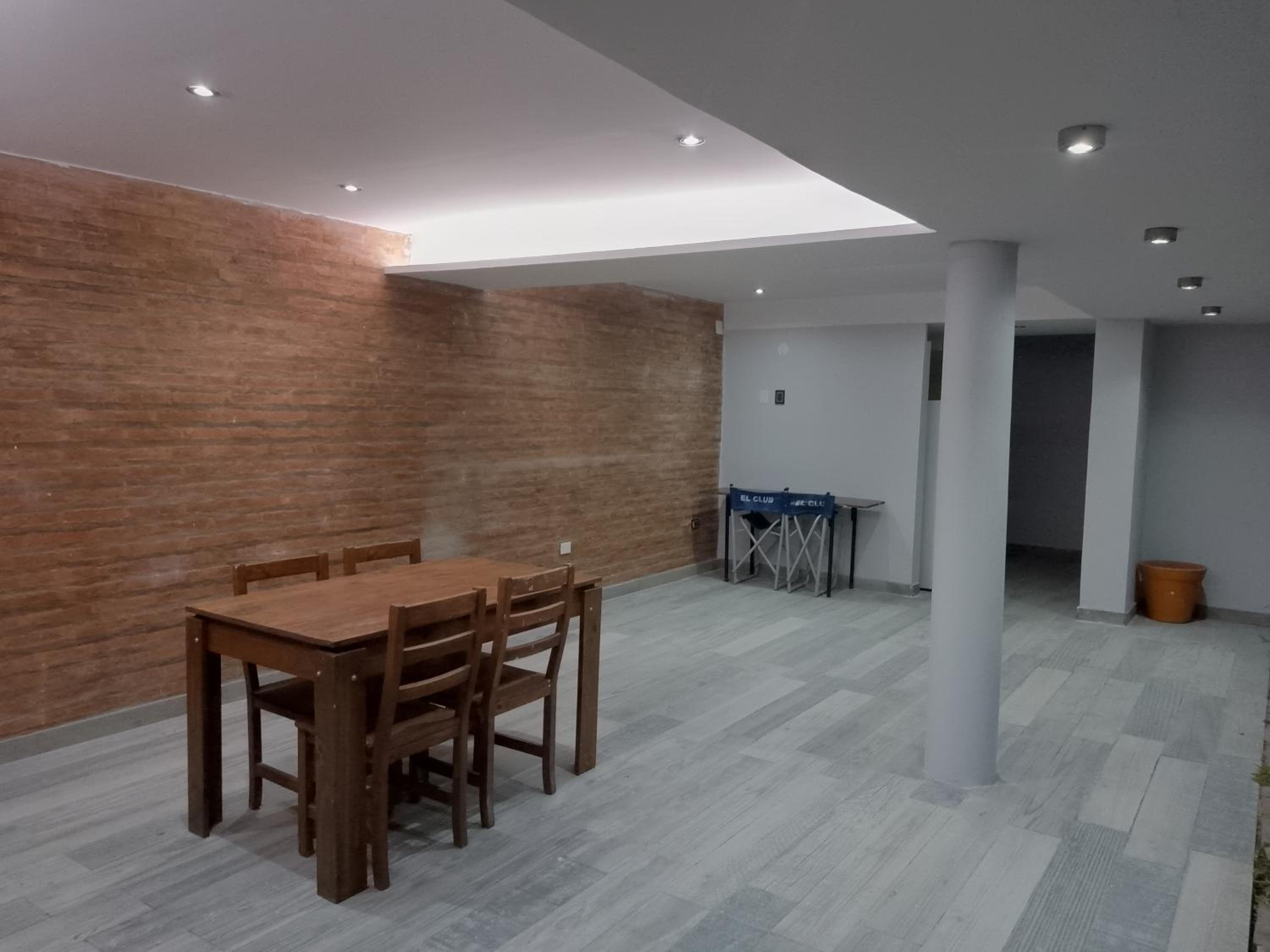 Casa amplia en ubicación tranquila de la ciudad