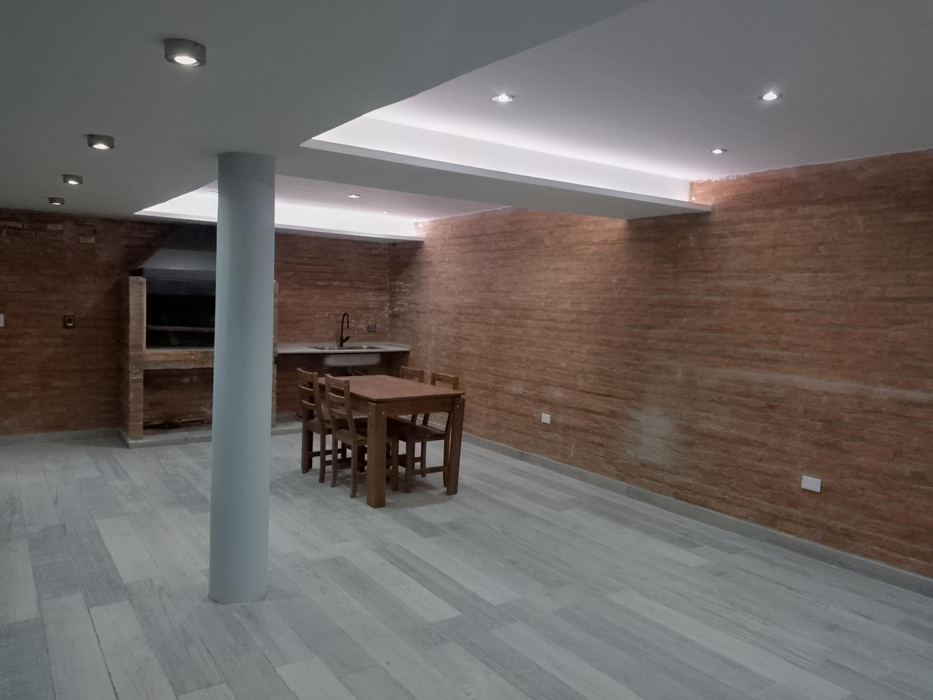 Casa amplia en ubicación tranquila de la ciudad