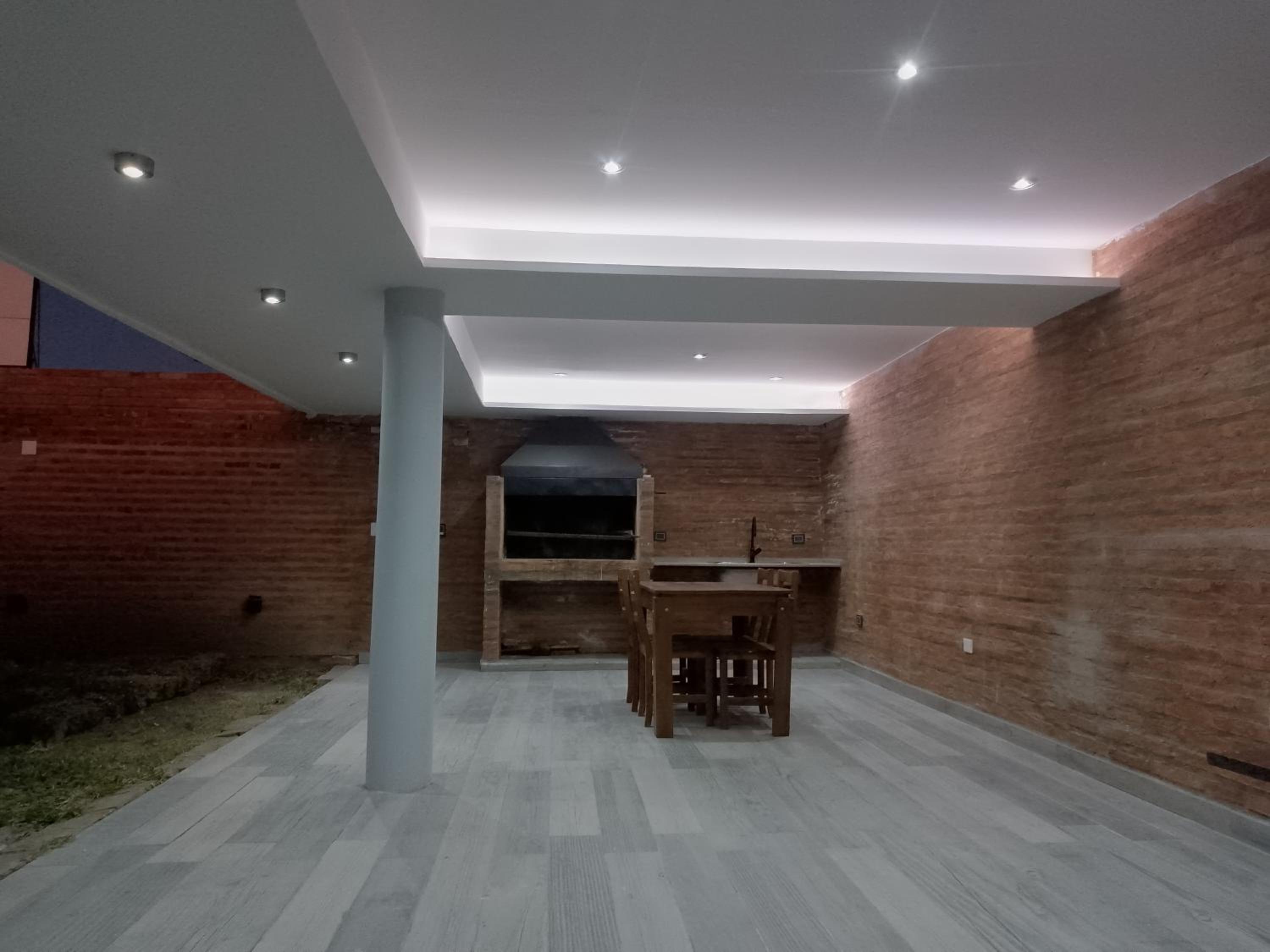 Casa amplia en ubicación tranquila de la ciudad