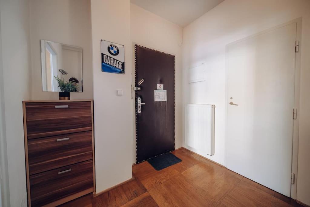 Downtown 2BD riverside apartment near dancing house