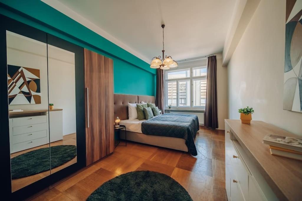 Downtown 2BD riverside apartment near dancing house