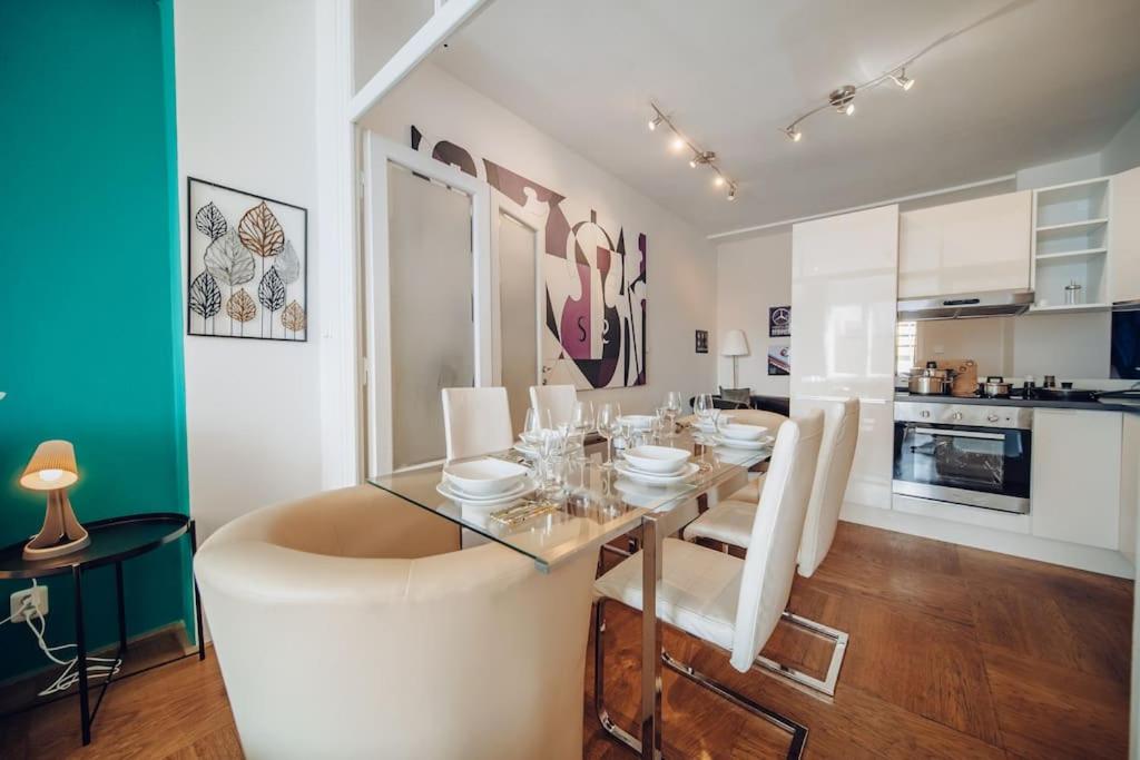 Downtown 2BD riverside apartment near dancing house
