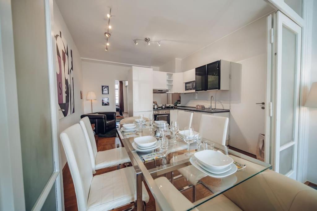 Downtown 2BD riverside apartment near dancing house