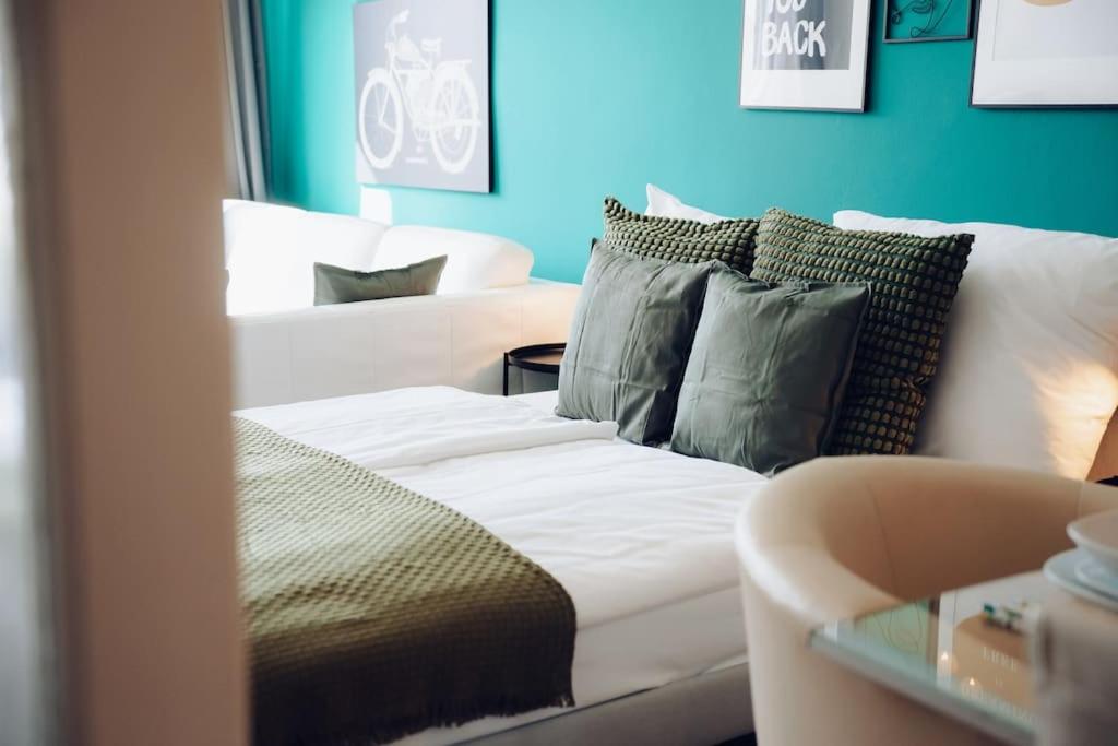 Downtown 2BD riverside apartment near dancing house