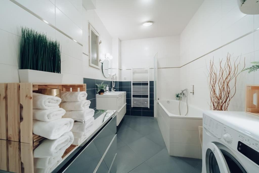 Downtown 2BD riverside apartment near dancing house