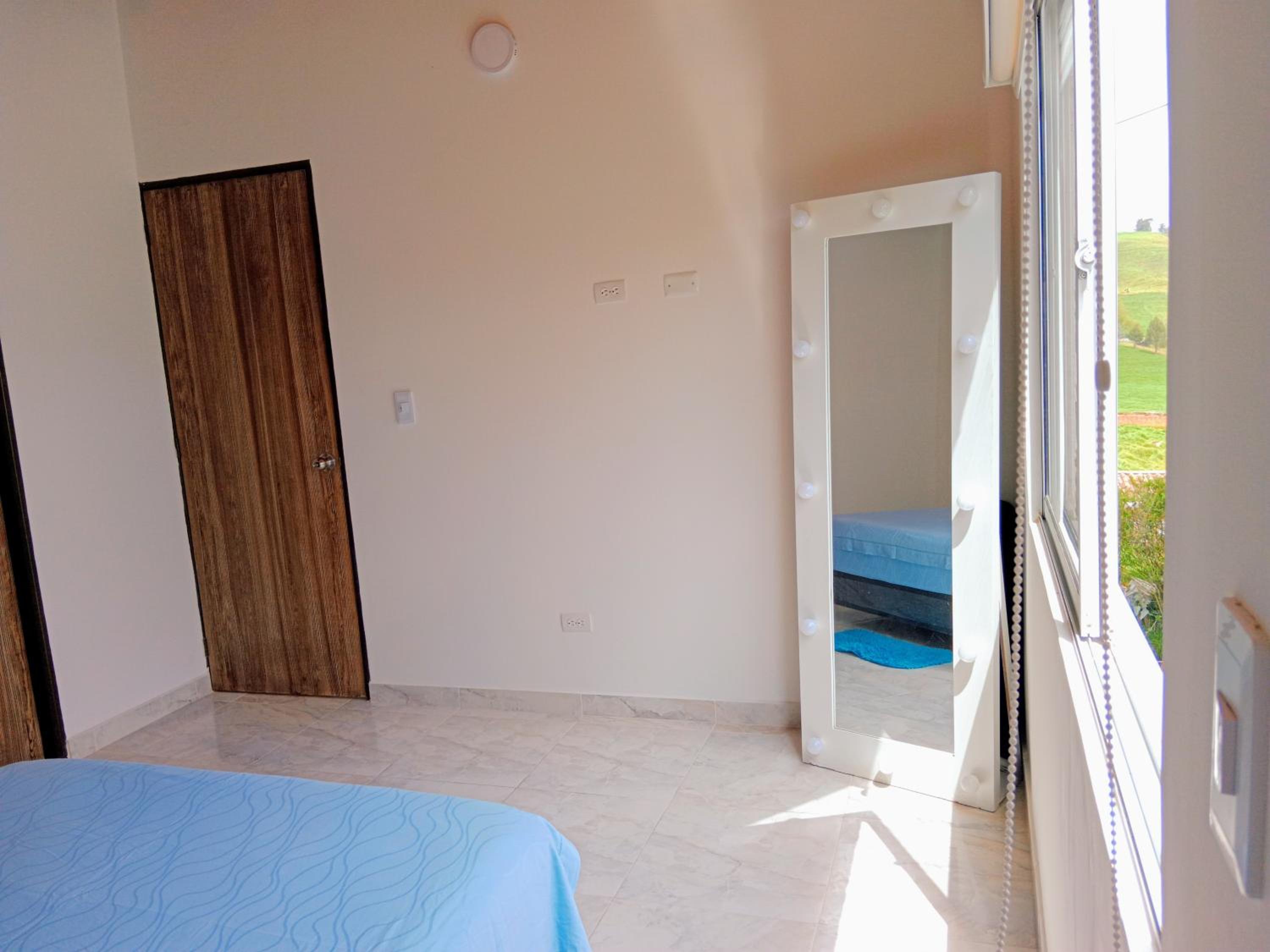 Hermosa y amplia habitación - Baño privado