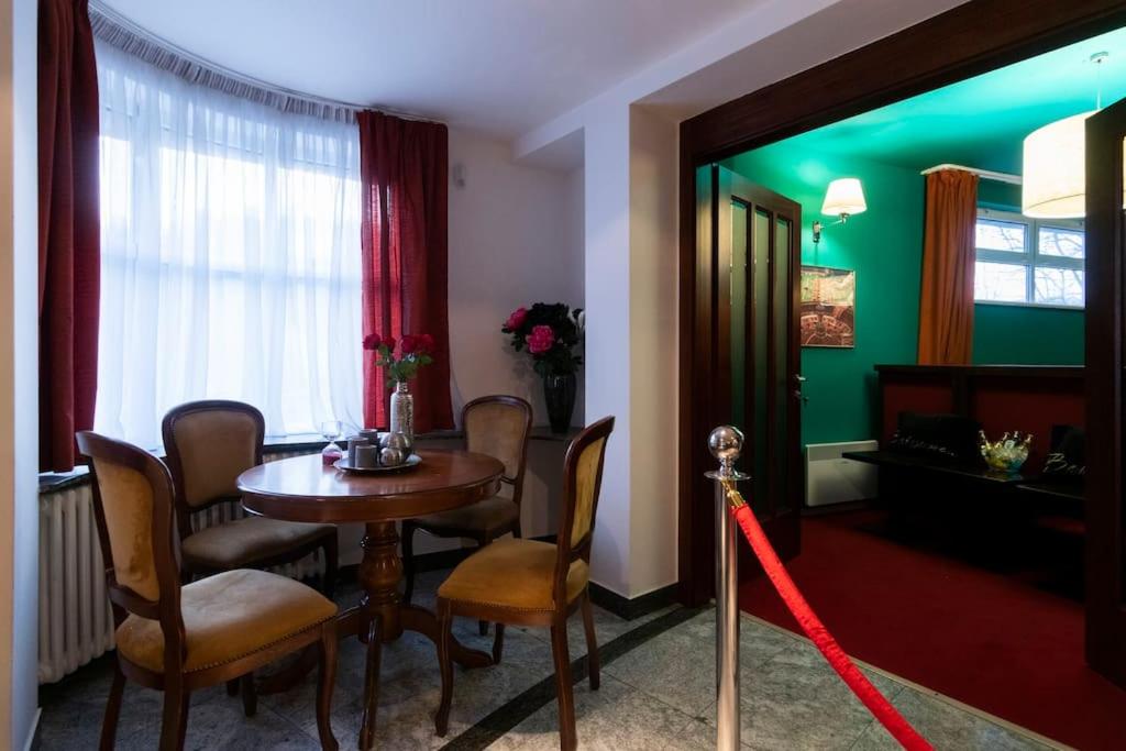 Private Hostel Casino Royal