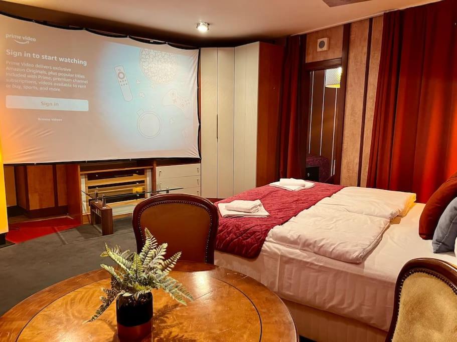 Private Hostel Casino Royal