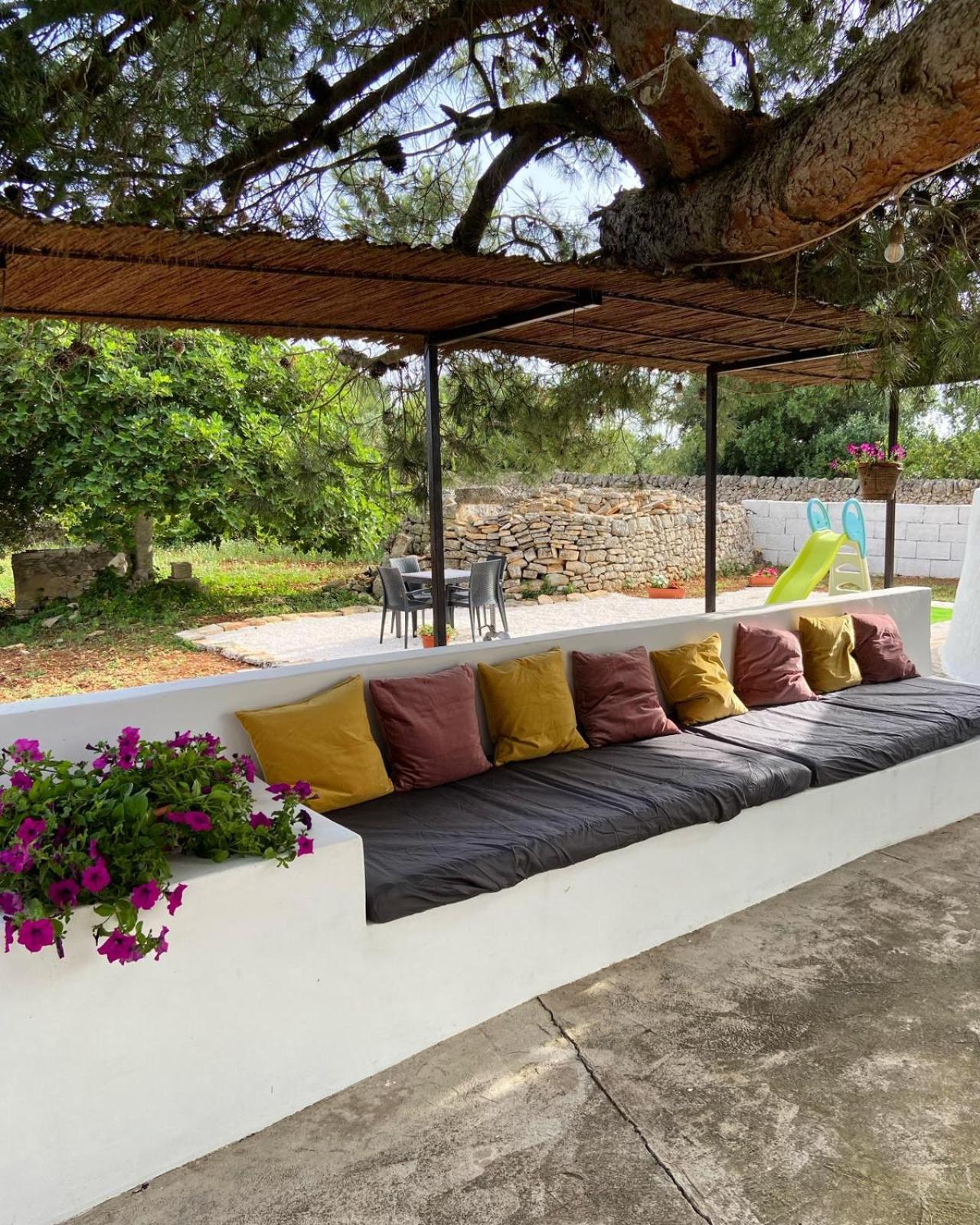 Trullo Le radici del Pino view 3