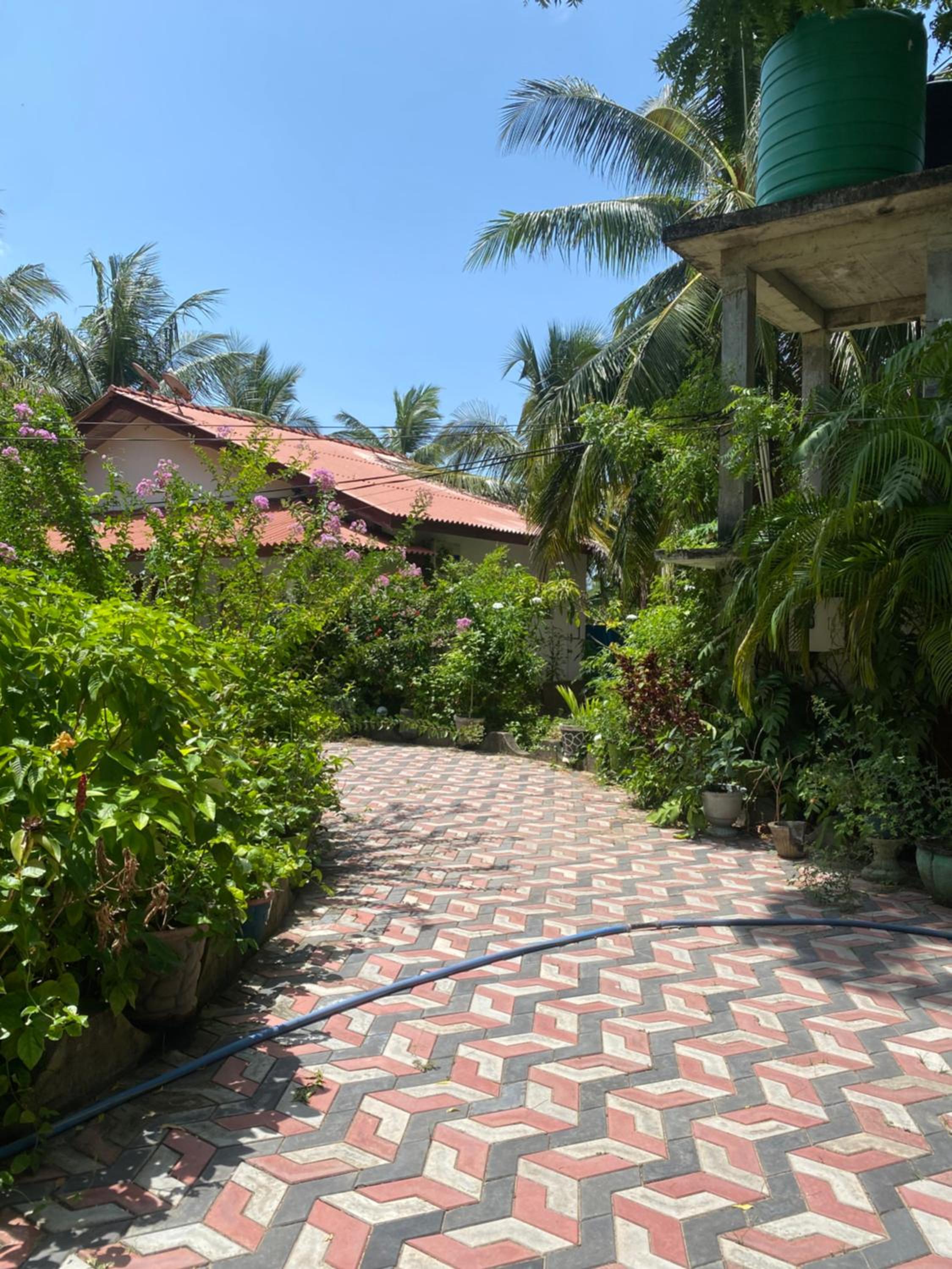 Island Breeze Inn view 3