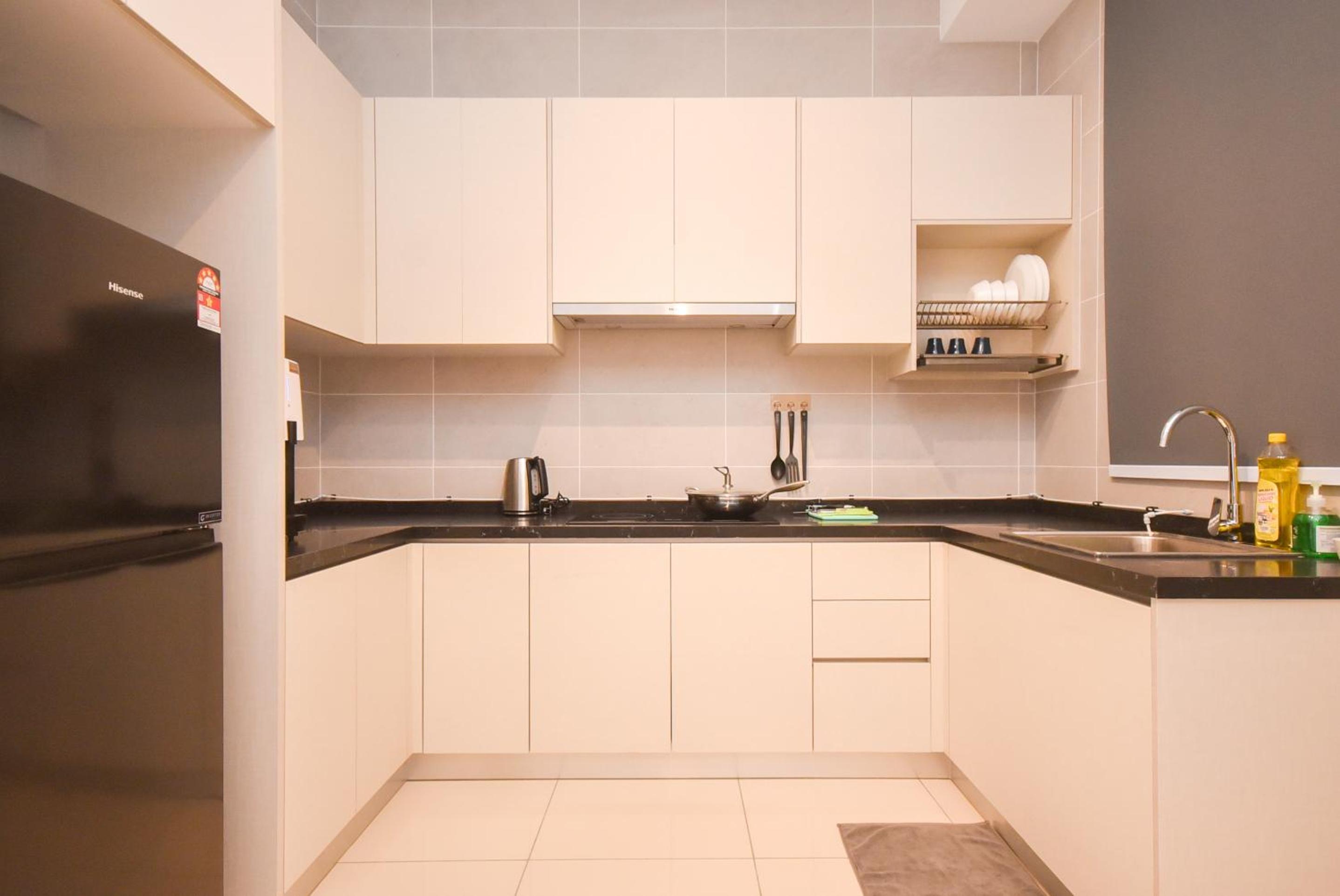 Twin Tower Residence by Nest Home【5 mins walk to CIQ】