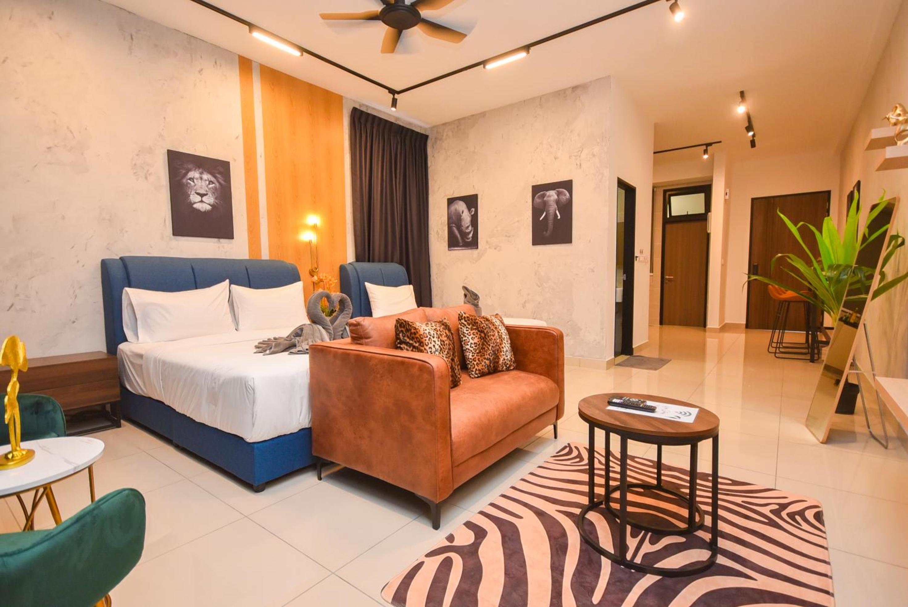 Twin Tower Residence by Nest Home【5 mins walk to CIQ】