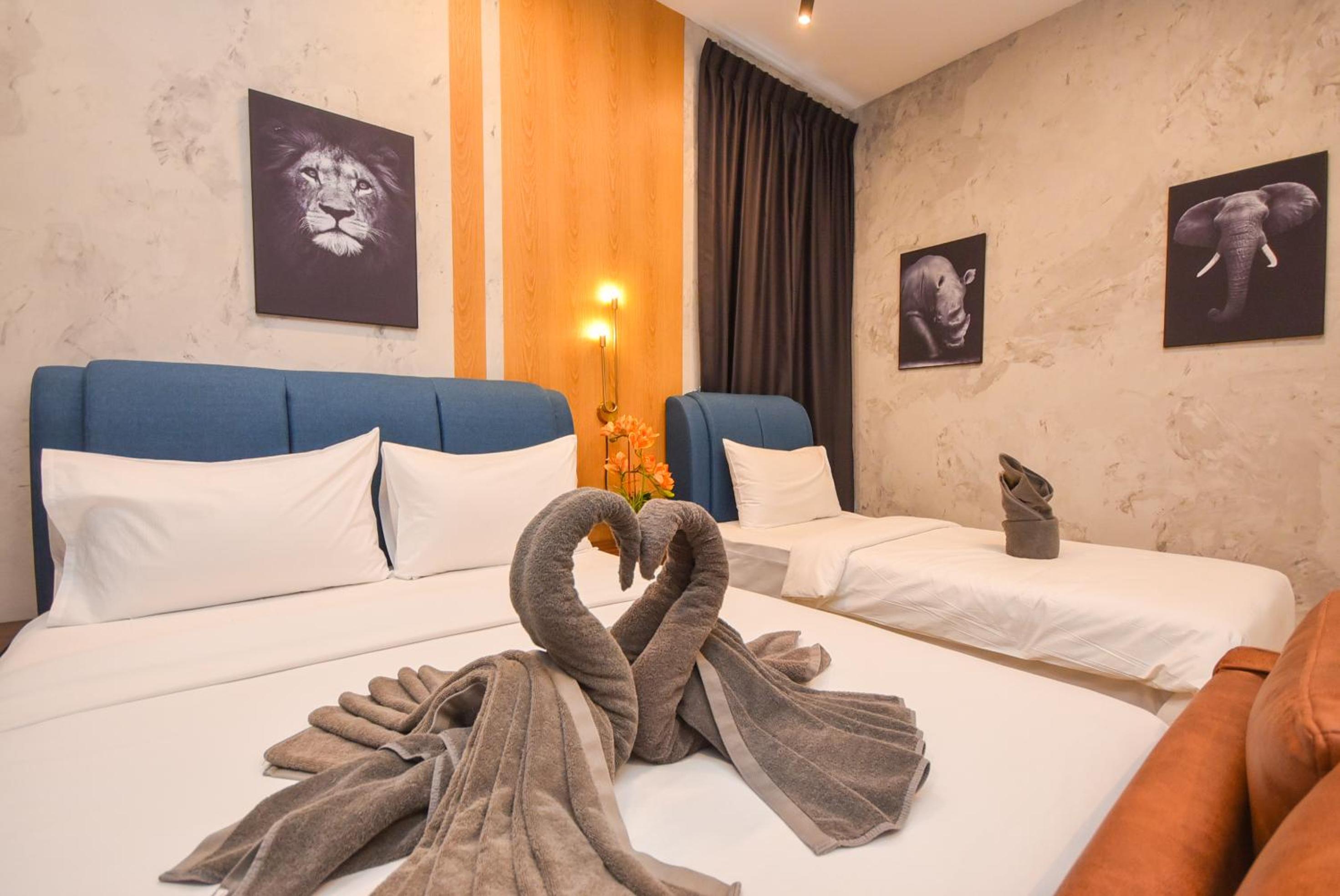 Twin Tower Residence by Nest Home【5 mins walk to CIQ】