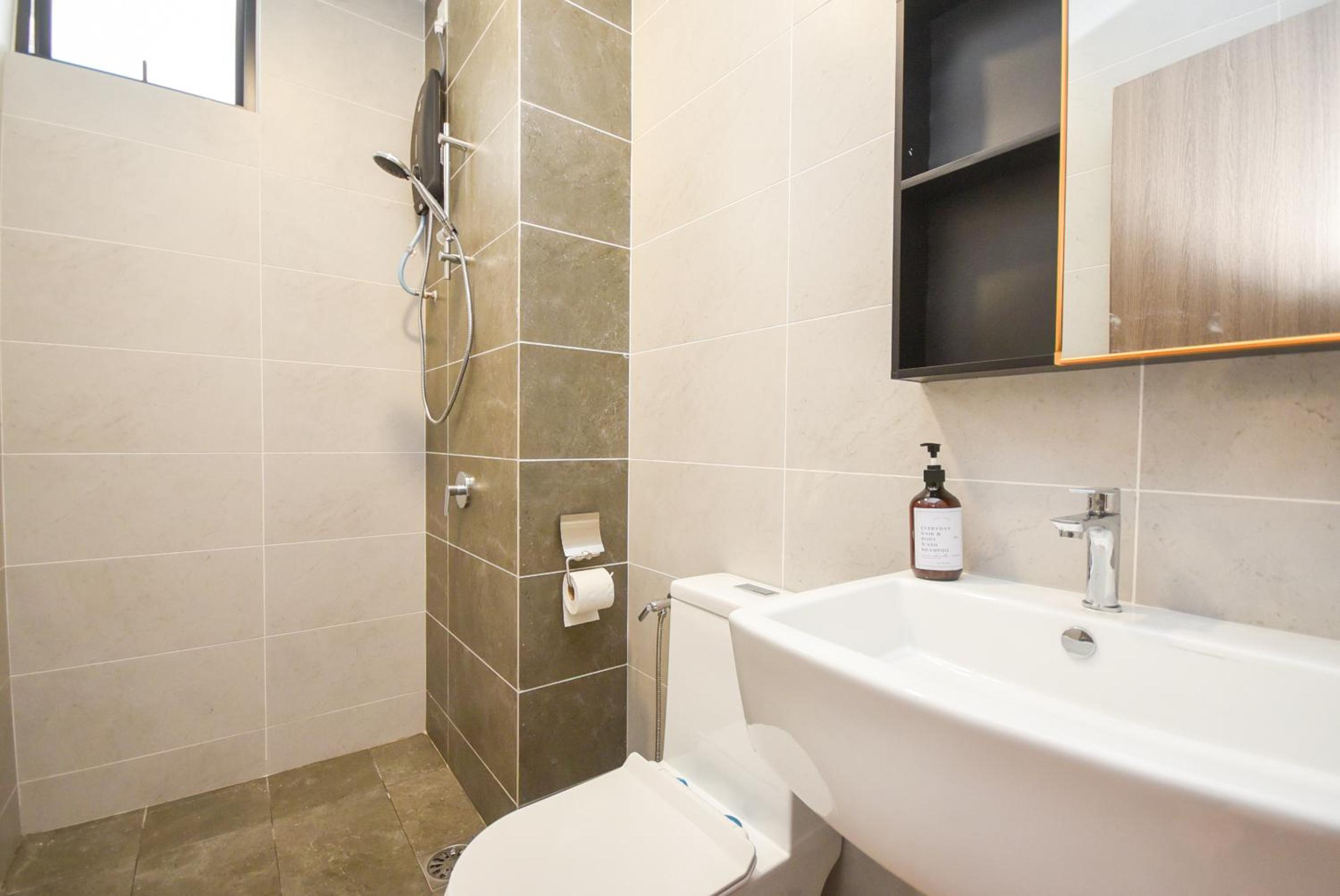 Twin Tower Residence by Nest Home【5 mins walk to CIQ】