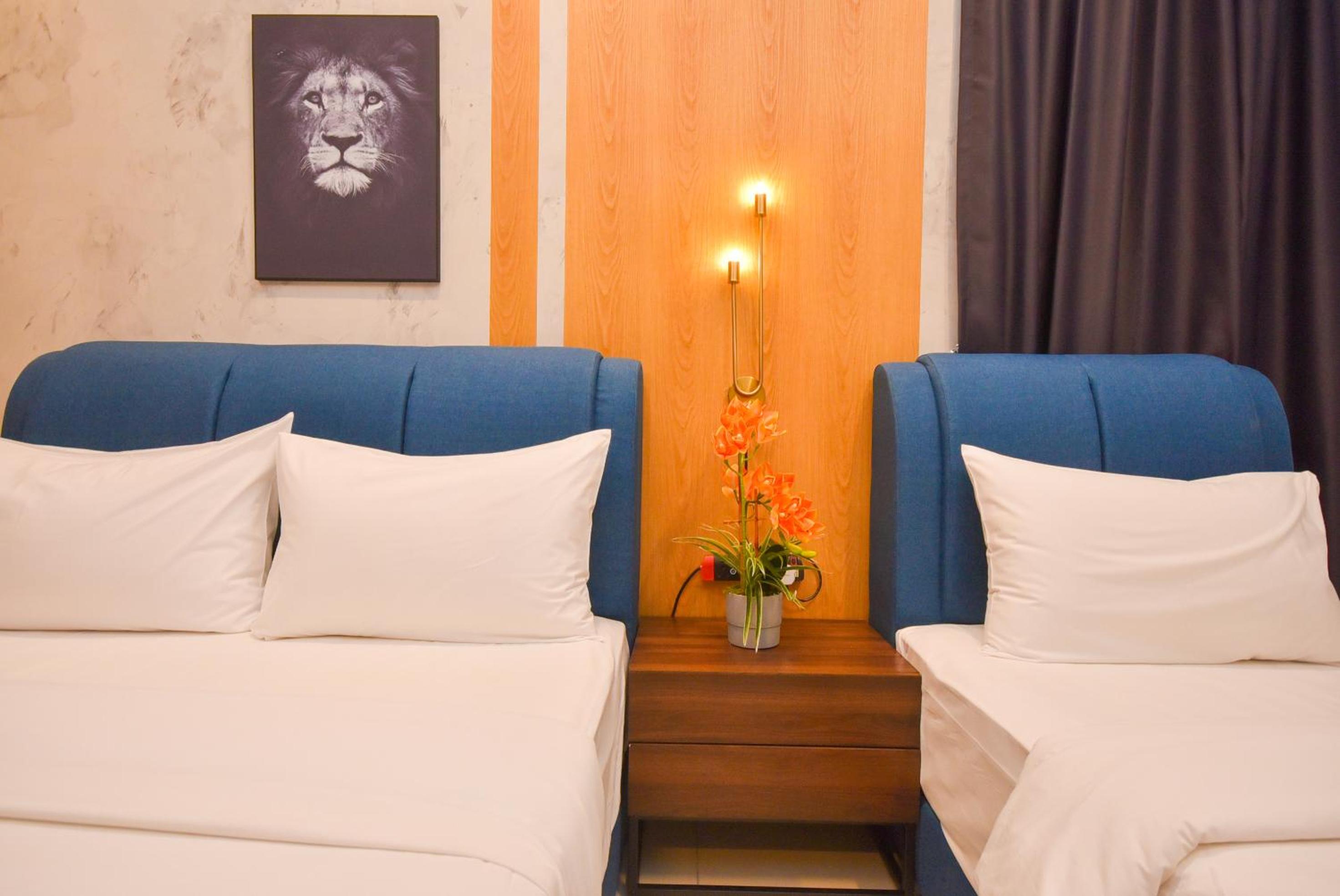 Twin Tower Residence by Nest Home【5 mins walk to CIQ】