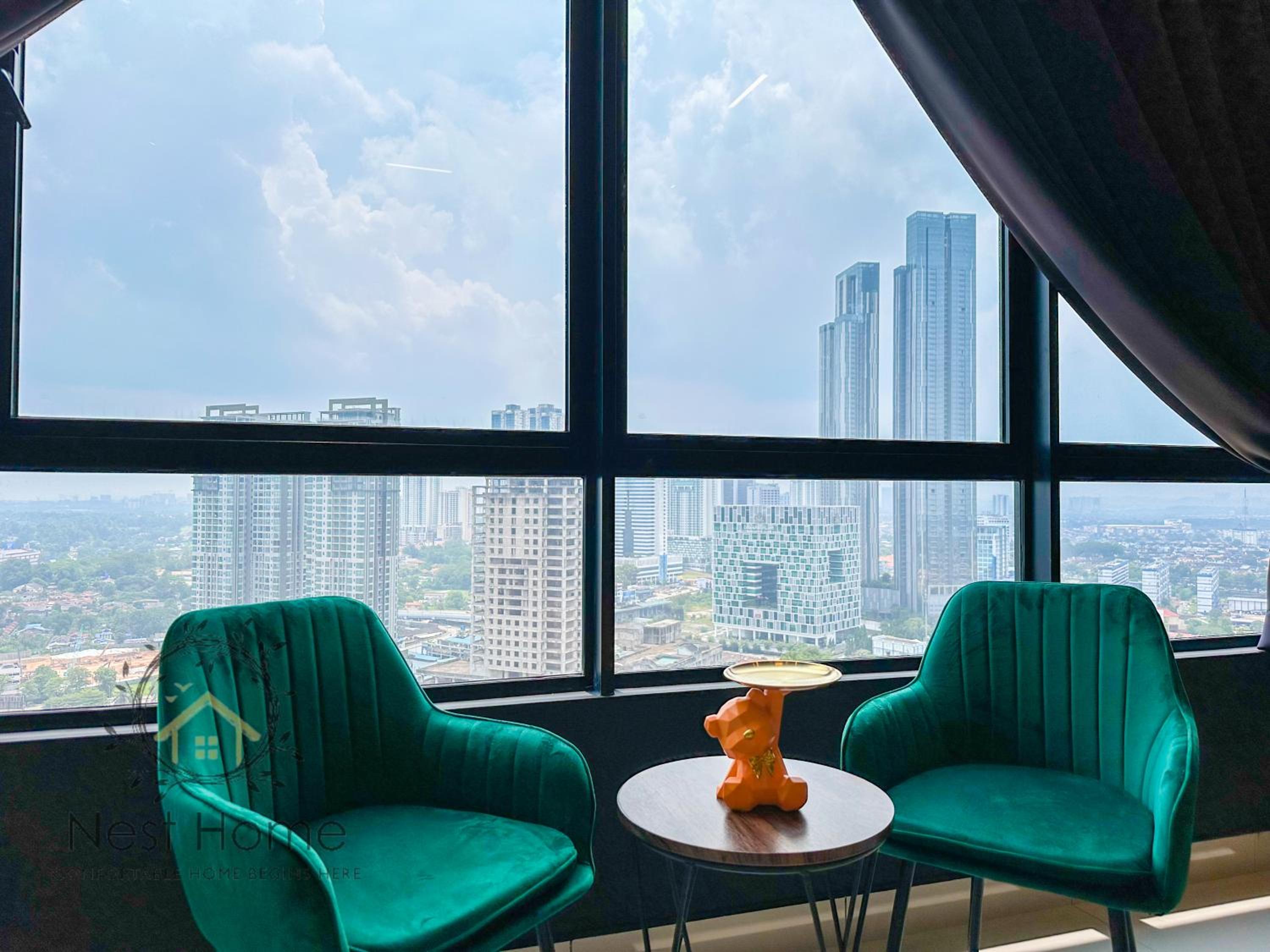 Twin Tower Residence by Nest Home【5 mins walk to CIQ】