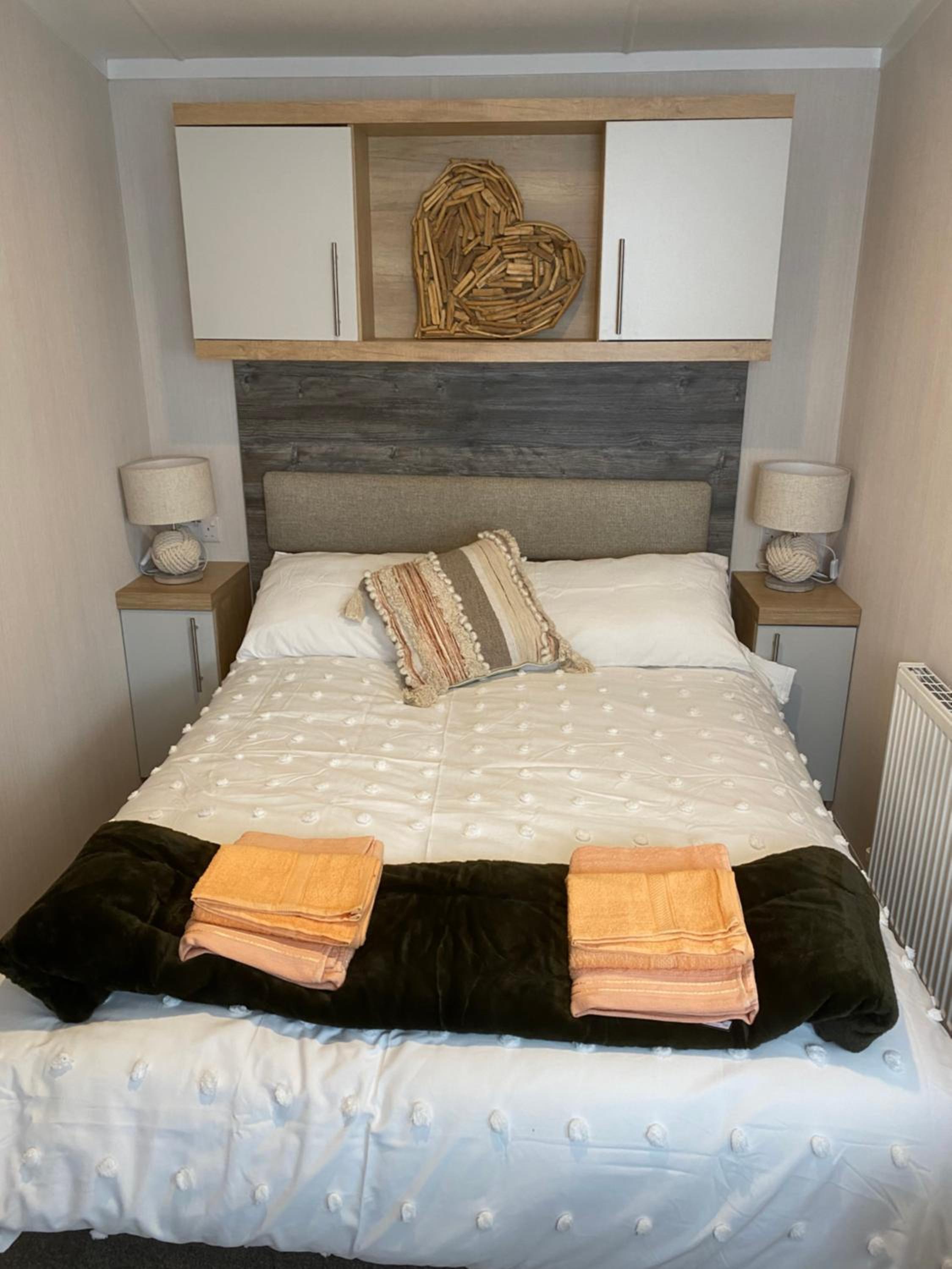 Butlins 8 Berth luxury,Top of the Range Caravan with Passses view 2
