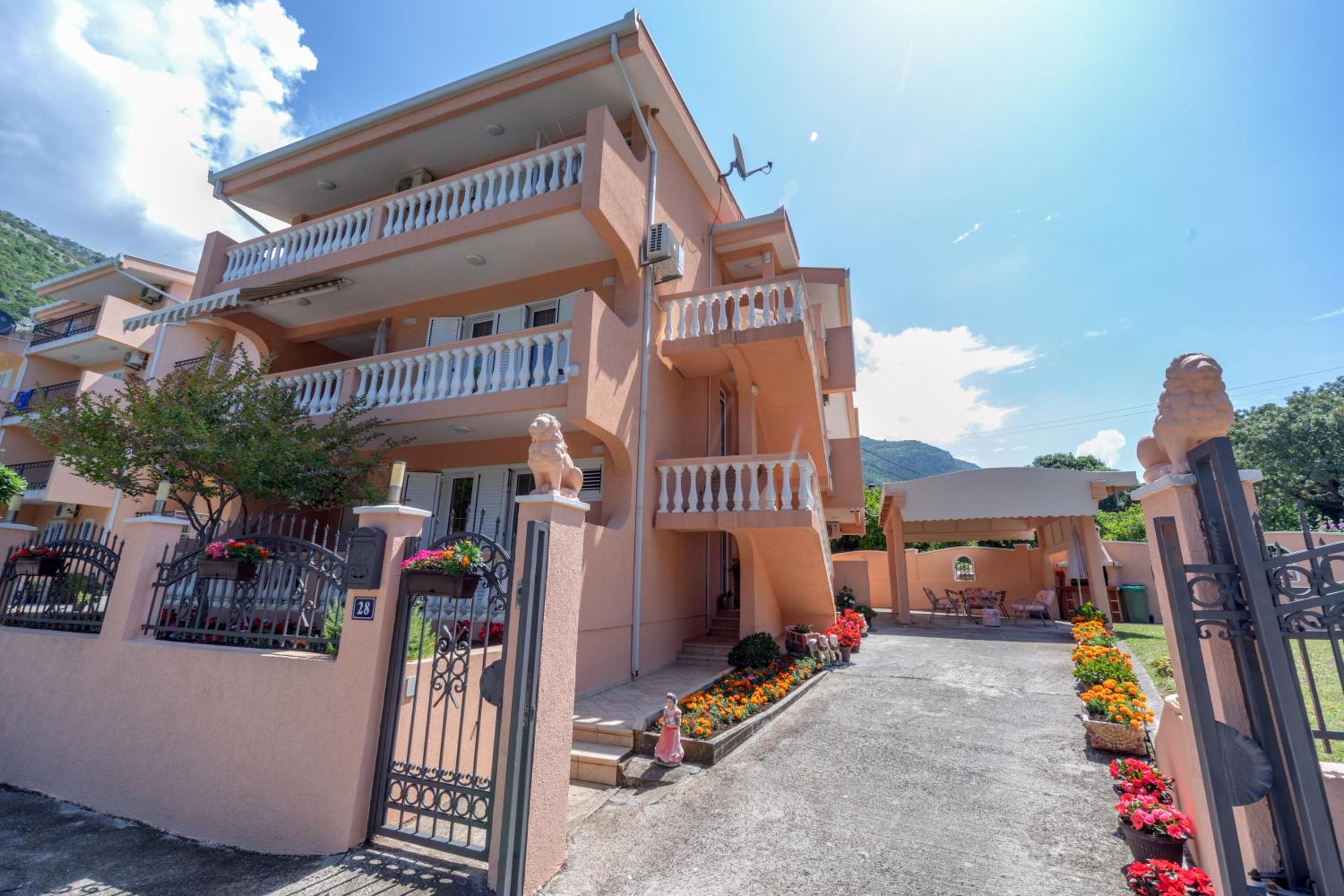 Apartmani Milacic view 2
