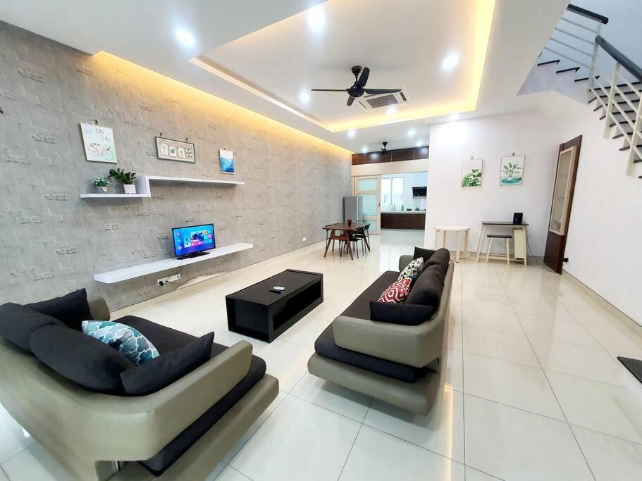 MODERN STYLISH 2STOREY HOUSE 8PAX@ALMA NEAR JUSCO photo 1