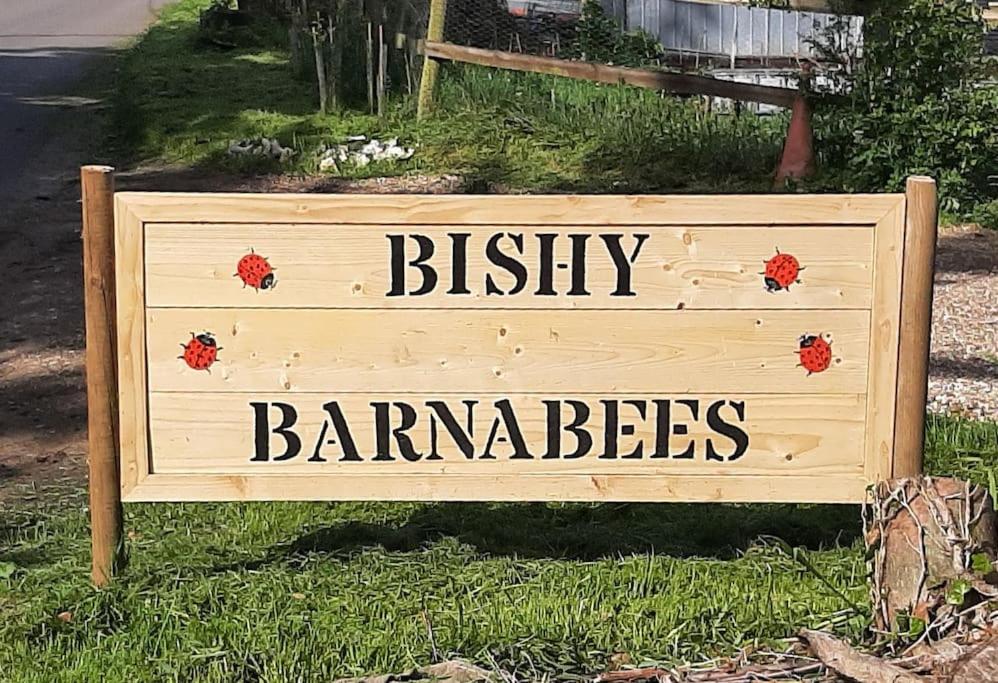 Bishy Barnabees country lodge with hot tub view 3