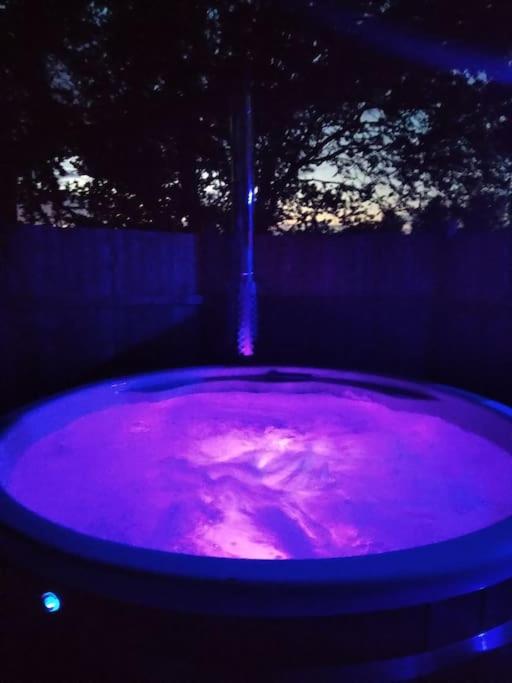 Bishy Barnabees country lodge with hot tub view 4
